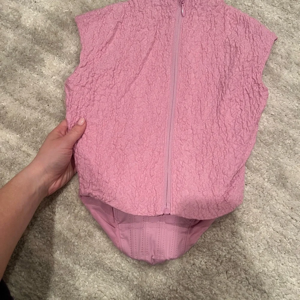 Elegant Pink Textured Women's Top - Picture 3 of 4